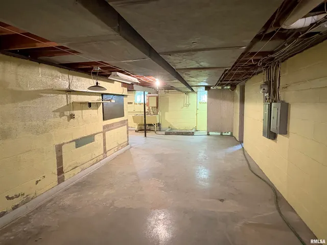 $199,900 | 502 West Crestwood Drive, Peoria, IL 61614