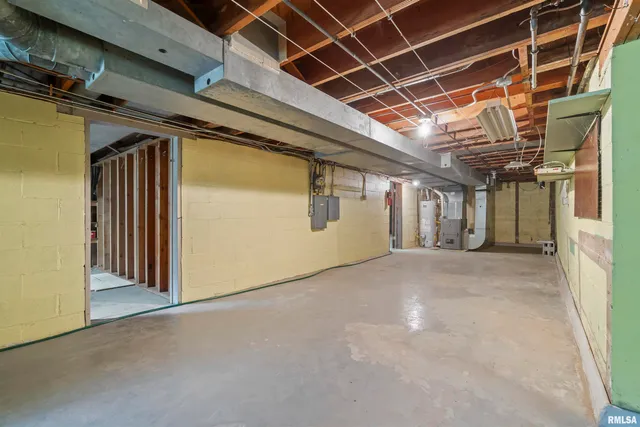 $199,900 | 502 West Crestwood Drive, Peoria, IL 61614