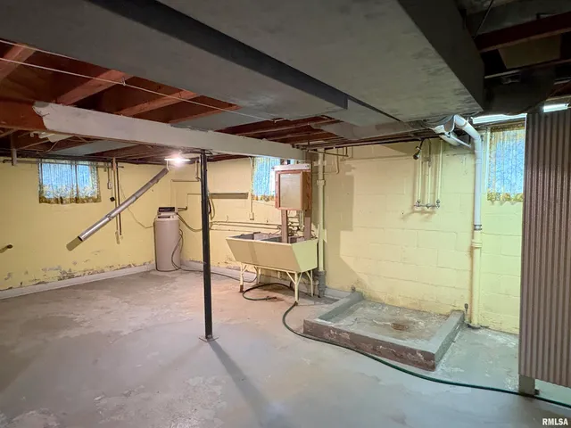 $199,900 | 502 West Crestwood Drive, Peoria, IL 61614