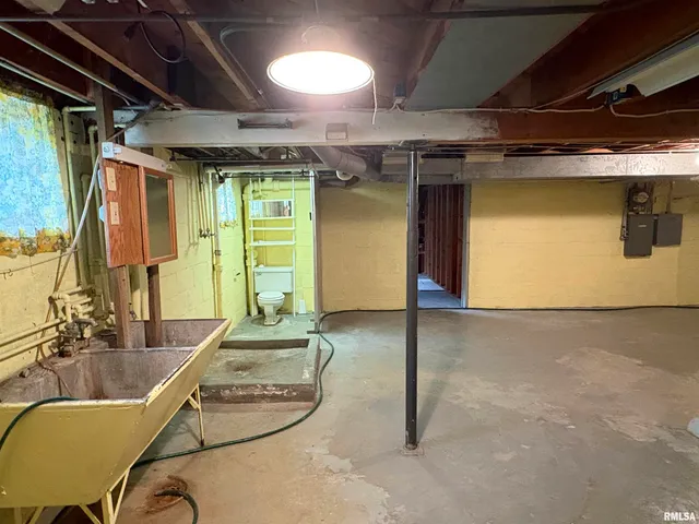 $199,900 | 502 West Crestwood Drive, Peoria, IL 61614