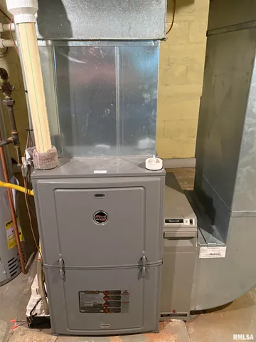 $199,900 | 502 West Crestwood Drive, Peoria, IL 61614