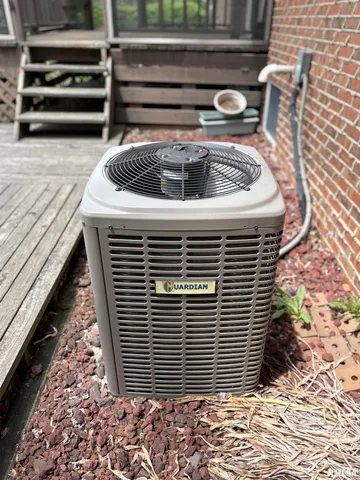 $199,900 | 502 West Crestwood Drive, Peoria, IL 61614