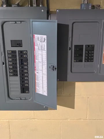 $199,900 | 502 West Crestwood Drive, Peoria, IL 61614