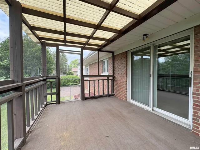 $199,900 | 502 West Crestwood Drive, Peoria, IL 61614