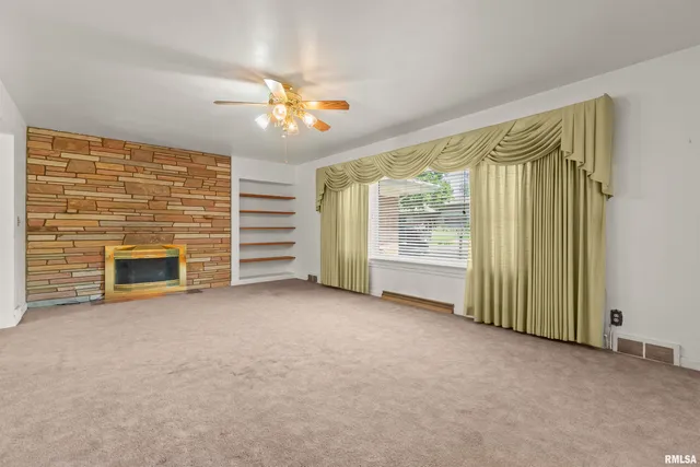 $199,900 | 502 West Crestwood Drive, Peoria, IL 61614