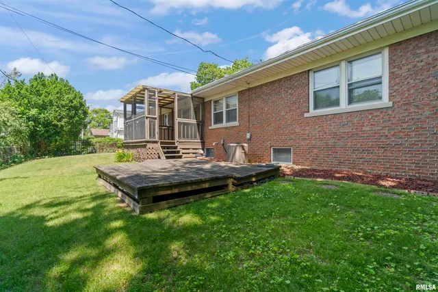 $199,900 | 502 West Crestwood Drive, Peoria, IL 61614