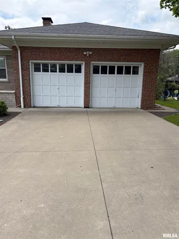 $199,900 | 502 West Crestwood Drive, Peoria, IL 61614