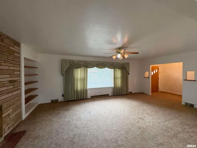 $199,900 | 502 West Crestwood Drive, Peoria, IL 61614