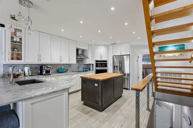 $985,000 | 380 Pinellas Bayway South, Unit E, Tierra Verde, FL 33715