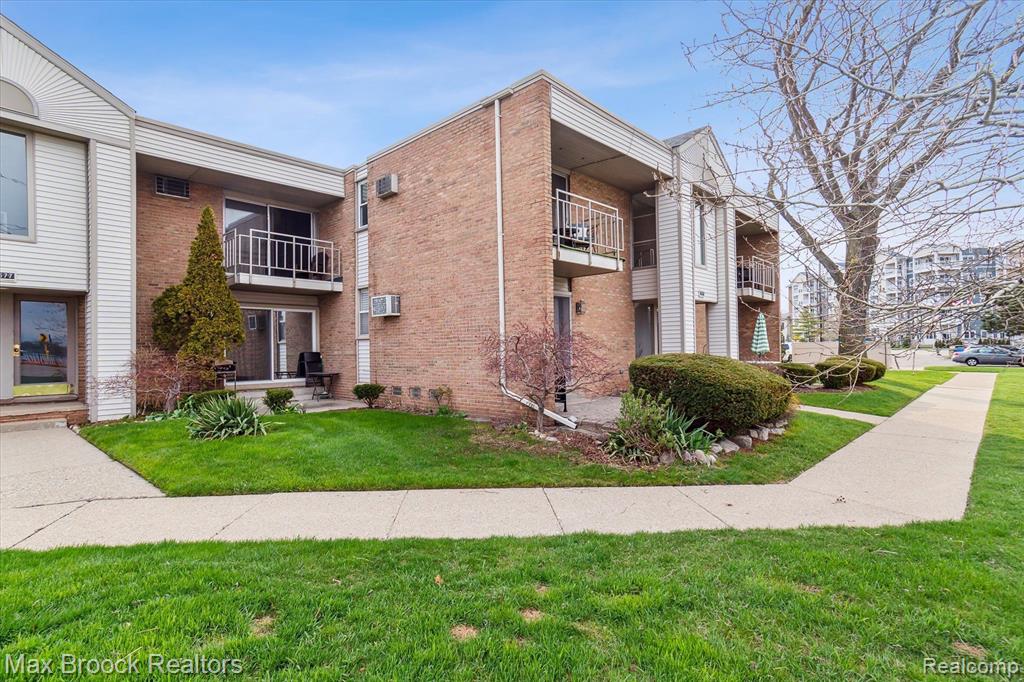 1675 Cass Lake Road, Unit C Keego Harbor, MI 48320 - Photo 2 of 41