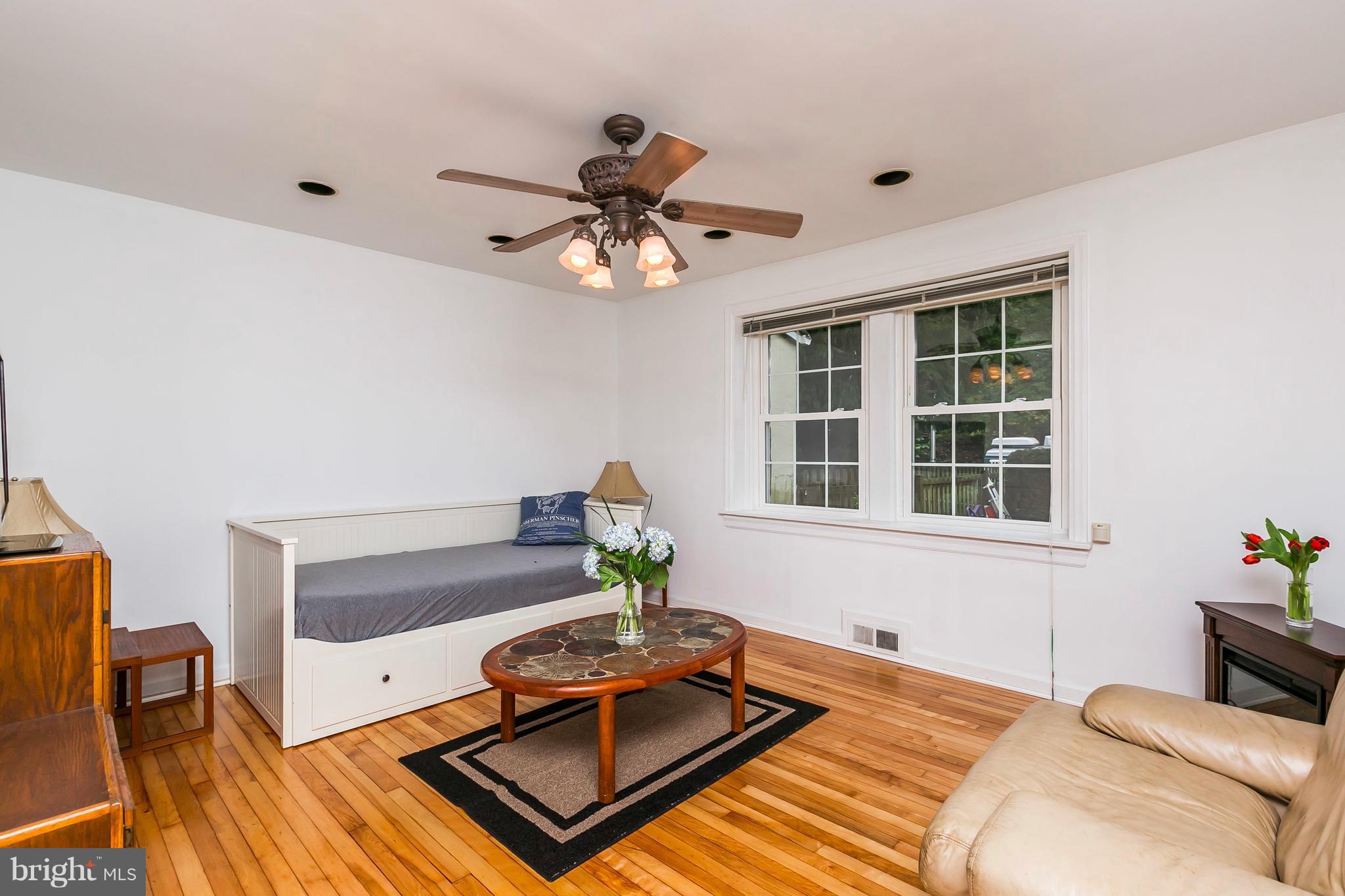 613 Deepdene Road Baltimore, MD 21210 - Photo 6 of 25 a living room with furniture