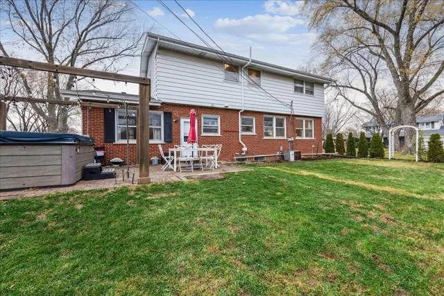 $565,000 | 458 South Burno Drive, Palatine, IL 60067