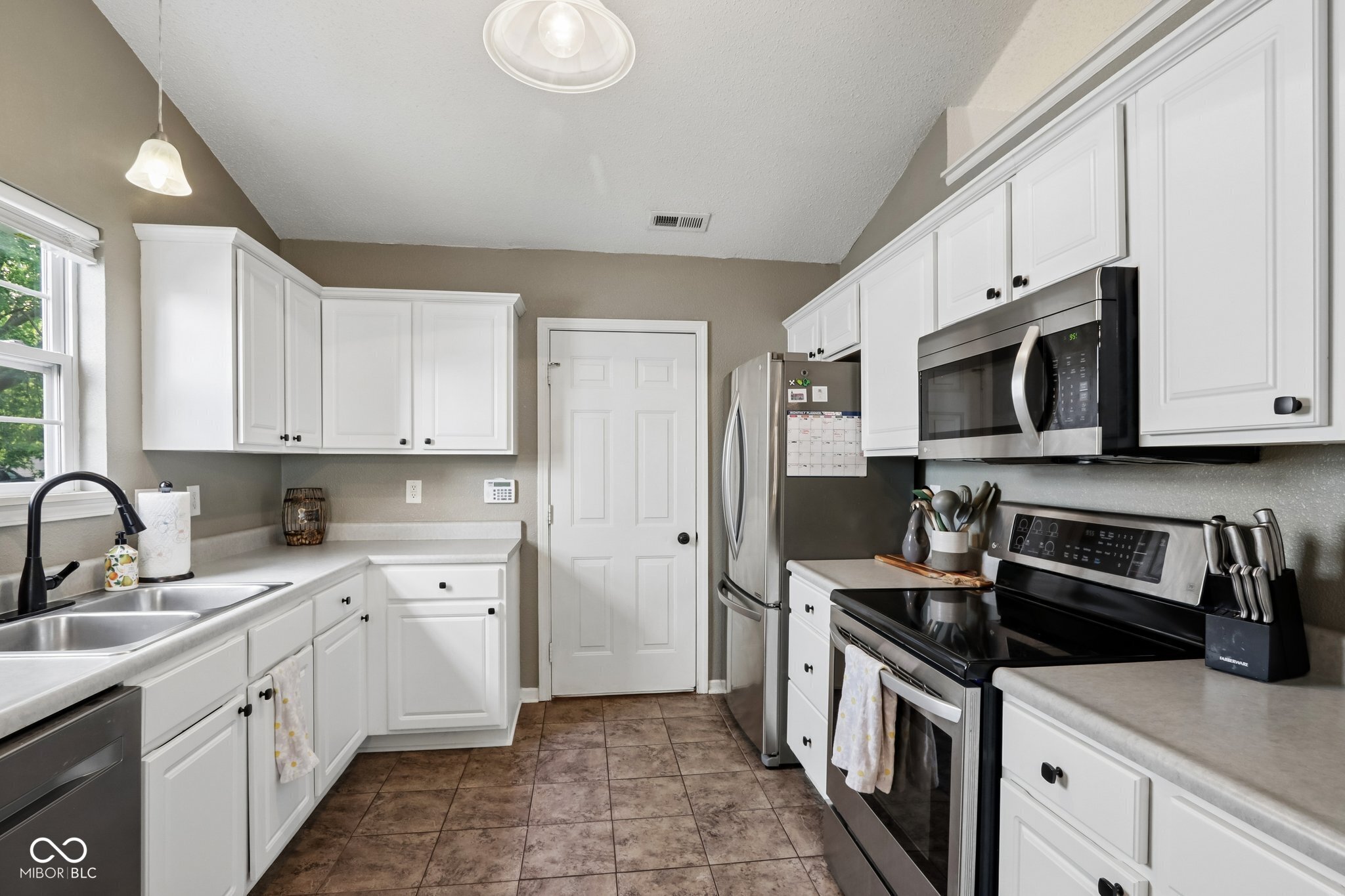 12198 Rambling Road Fishers, IN 46037 - Photo 8 of 27