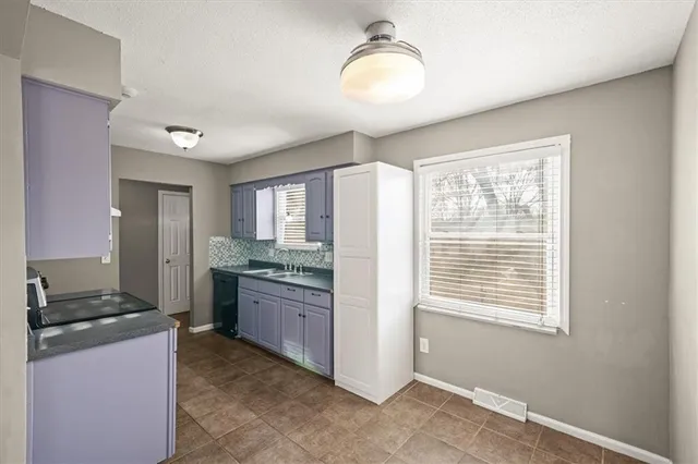 $245,000 | 1009 Northwest Kingsridge Drive, Blue Springs, MO 64015