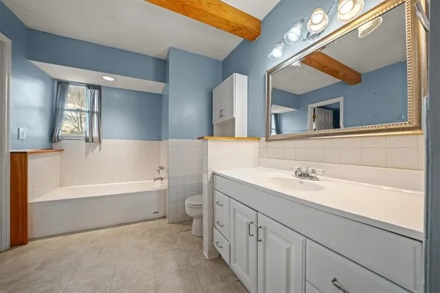 $245,000 | 1009 Northwest Kingsridge Drive, Blue Springs, MO 64015