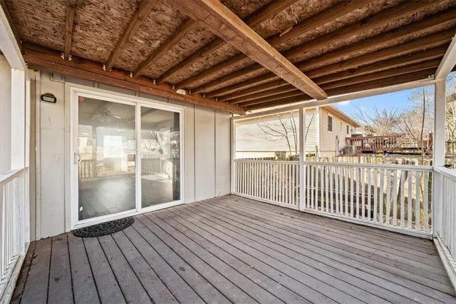 $245,000 | 1009 Northwest Kingsridge Drive, Blue Springs, MO 64015