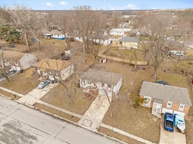 $245,000 | 1009 Northwest Kingsridge Drive, Blue Springs, MO 64015