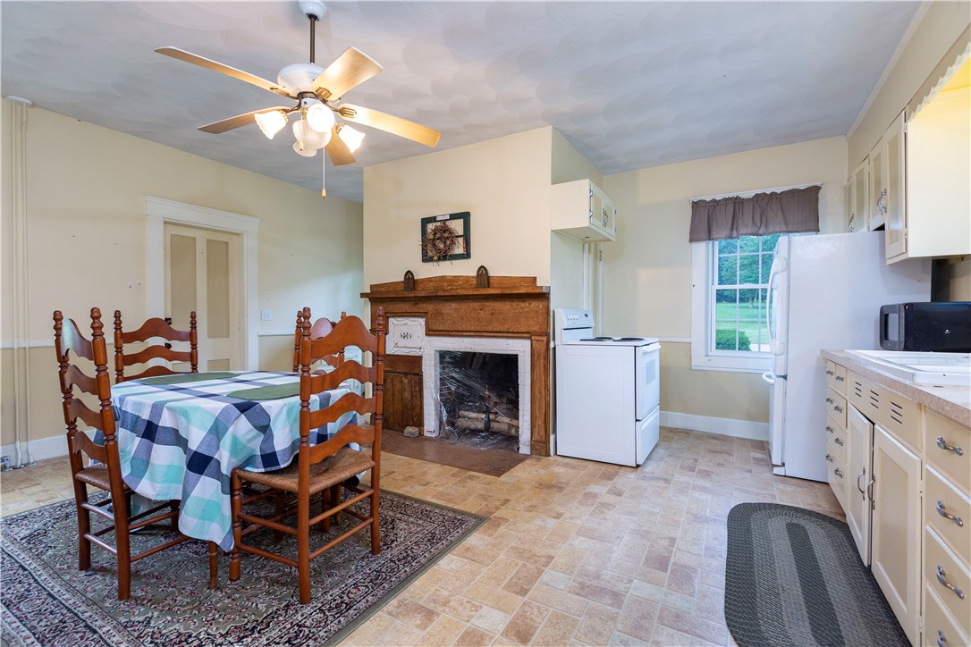 1949 Flat River Road Coventry, RI 02816 - Photo 10 of 40