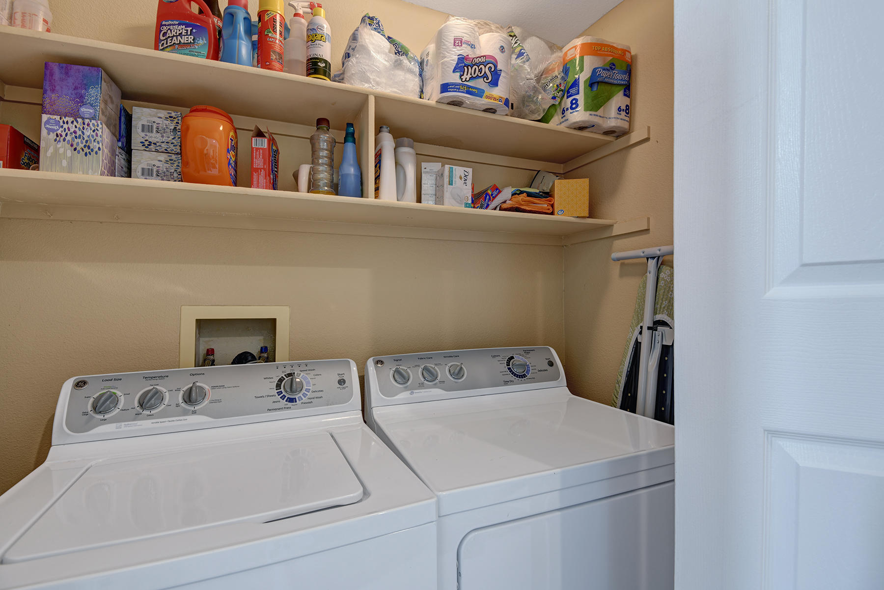 55108 Firestone La Quinta, CA 92253 - Photo 22 of 26 a utility room with dryer and washer