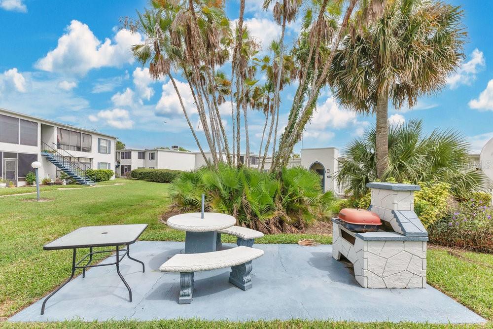 1024 North Plantation Drive, Unit B9 Kissimmee, FL 34741 - Photo 18 of 28 a chairs and a table in a backyard