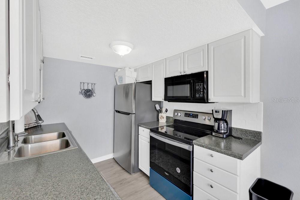 1024 North Plantation Drive, Unit B9 Kissimmee, FL 34741 - Photo 8 of 28 a kitchen with appliances a sink and cabinets