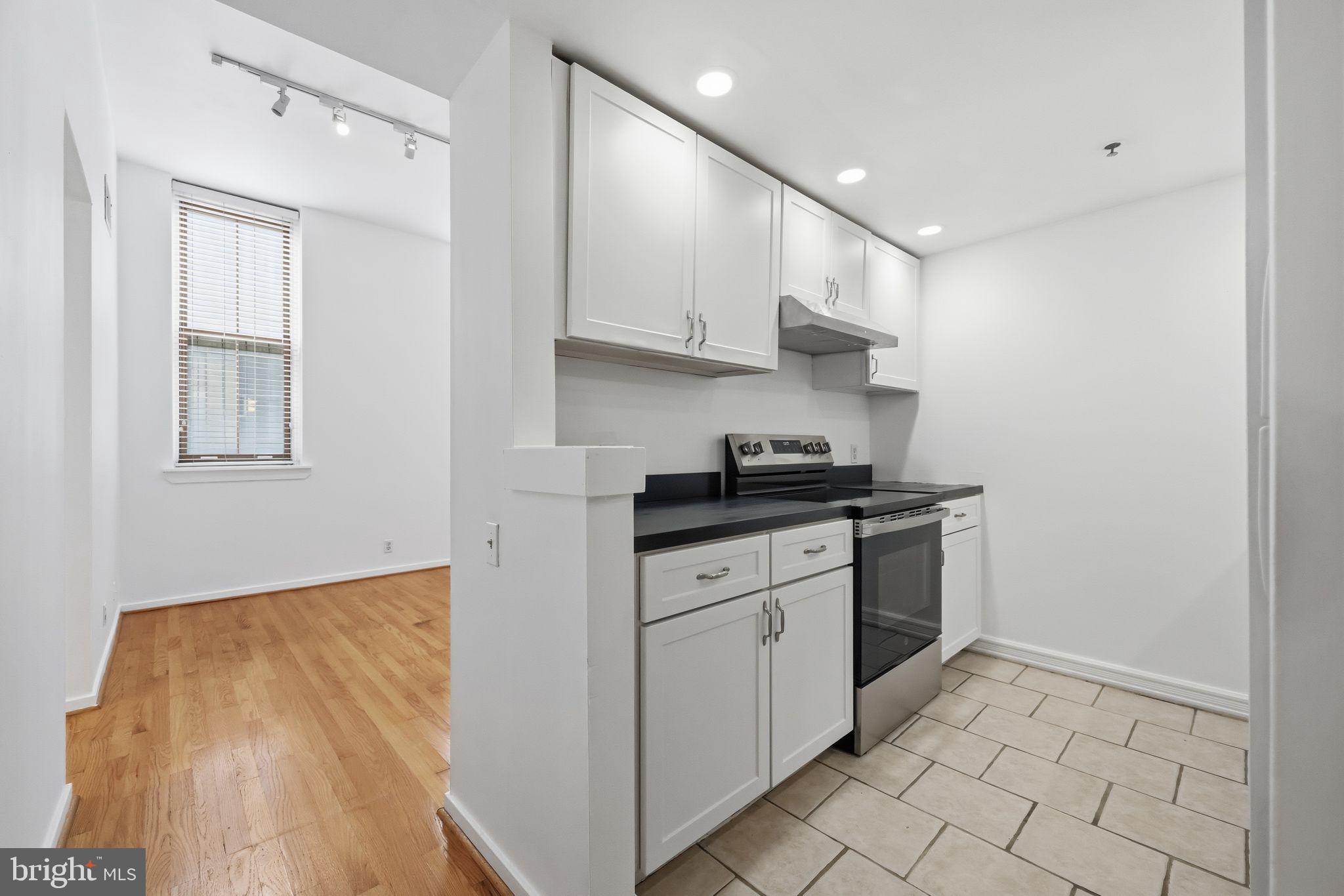 301 Race Street, Unit C010 Philadelphia, PA 19106 - Photo 14 of 32 a kitchen with cabinets and appliances