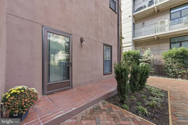 $285,000 | 301 Race Street, Unit C010, Philadelphia, PA 19106