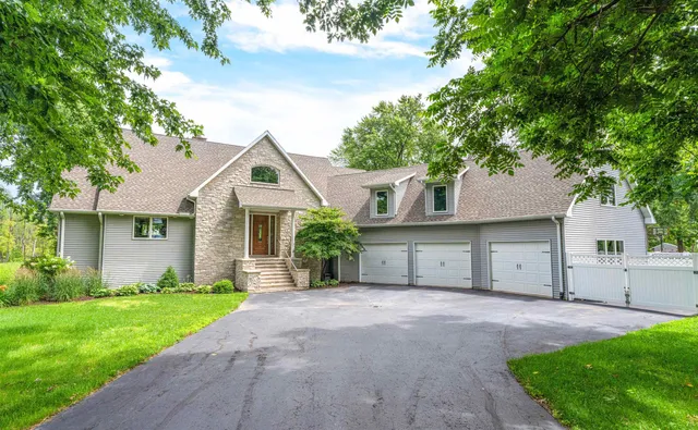 $739,900 | 212 Tustin Road, Fremont, WI 54940