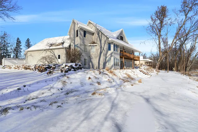 $739,900 | 212 Tustin Road, Fremont, WI 54940