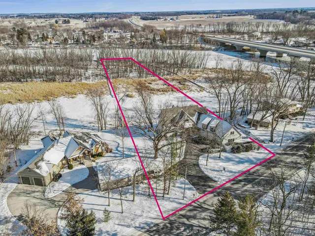 $739,900 | 212 Tustin Road, Fremont, WI 54940