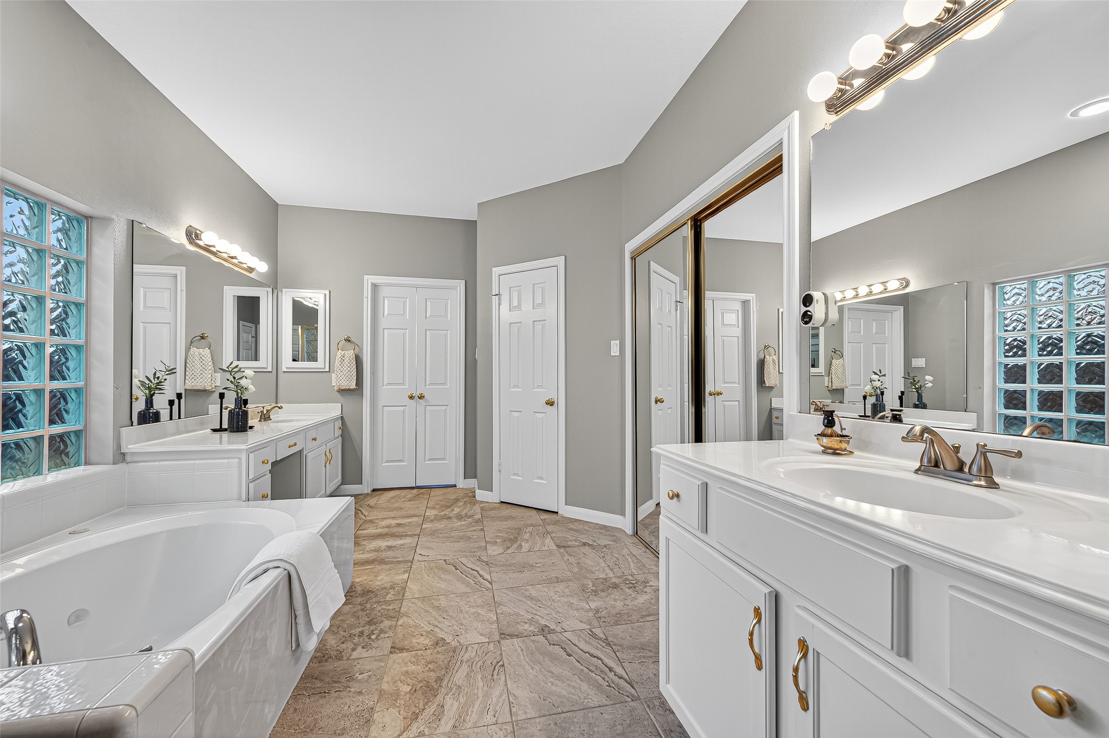 13011 Mossy Ridge Cove Houston, TX 77041 - Photo 29 of 50 Unwind in the luxurious jet tub, perfect for relaxation after a long day.