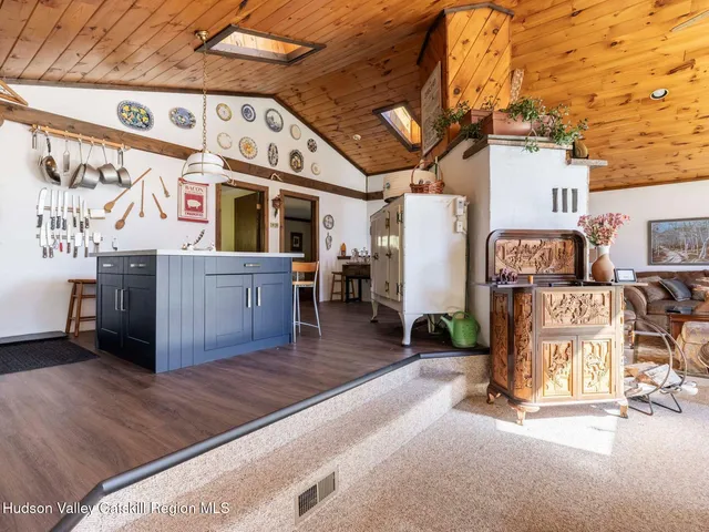 a view of a storage & utility room