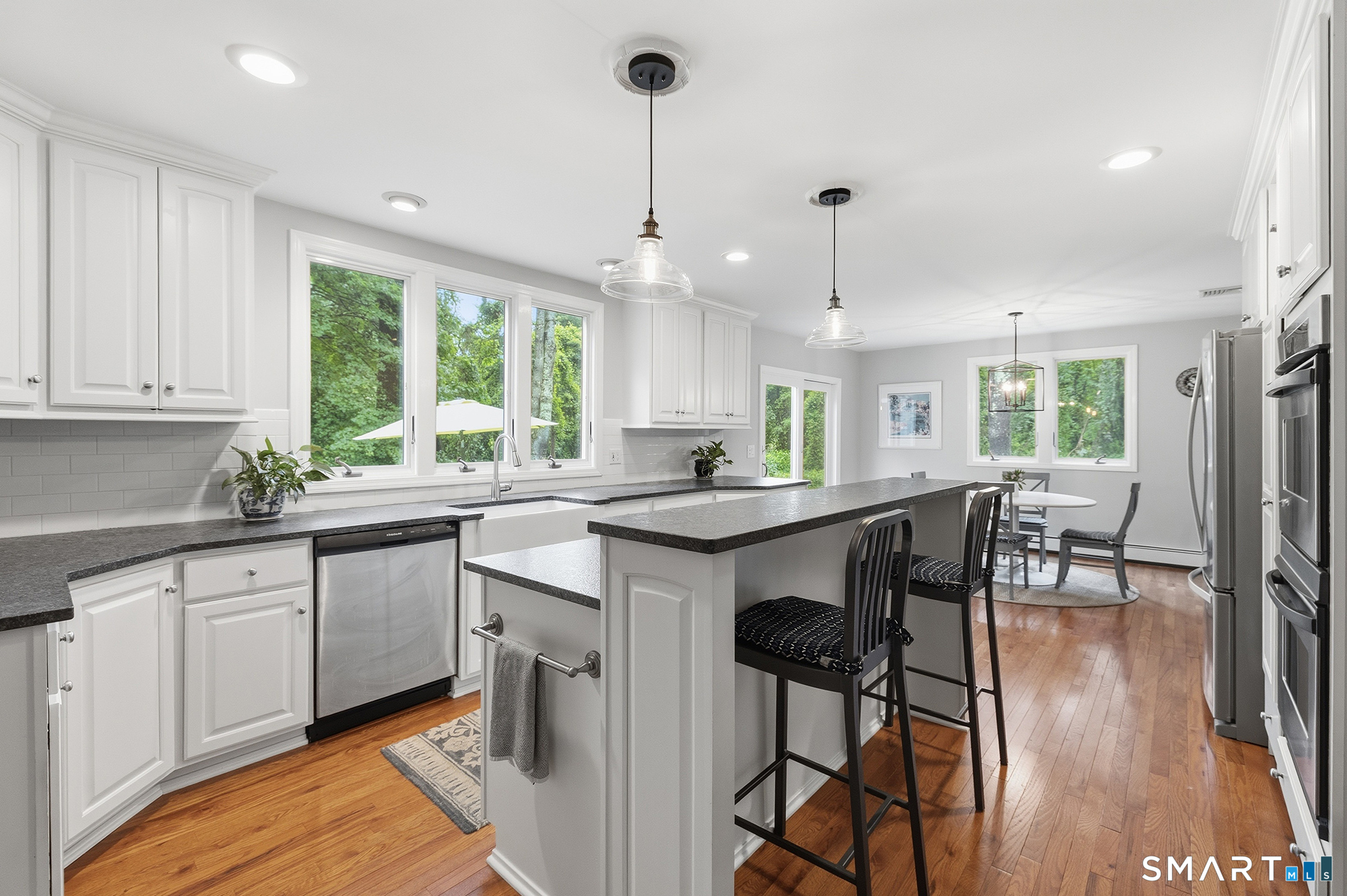 40 Ivy Hill Road Ridgefield, CT 06877 - Photo 4 of 38 Stunning kitchen with leathered granite counters.