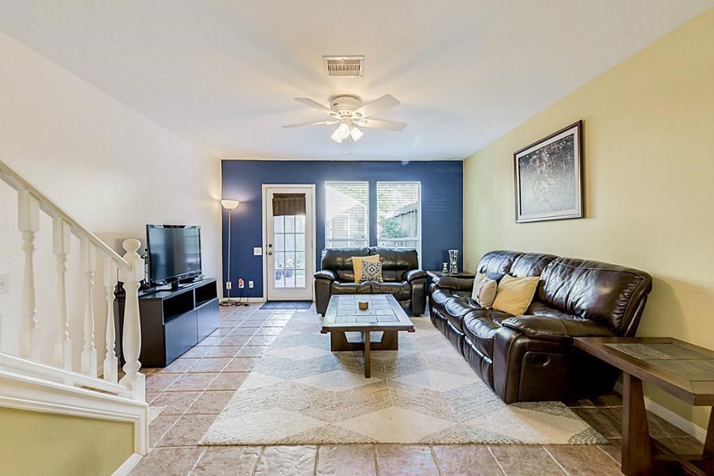 930 Rutland Street Houston, TX 77008 - Photo 10 of 23 Another view of this spacious living room