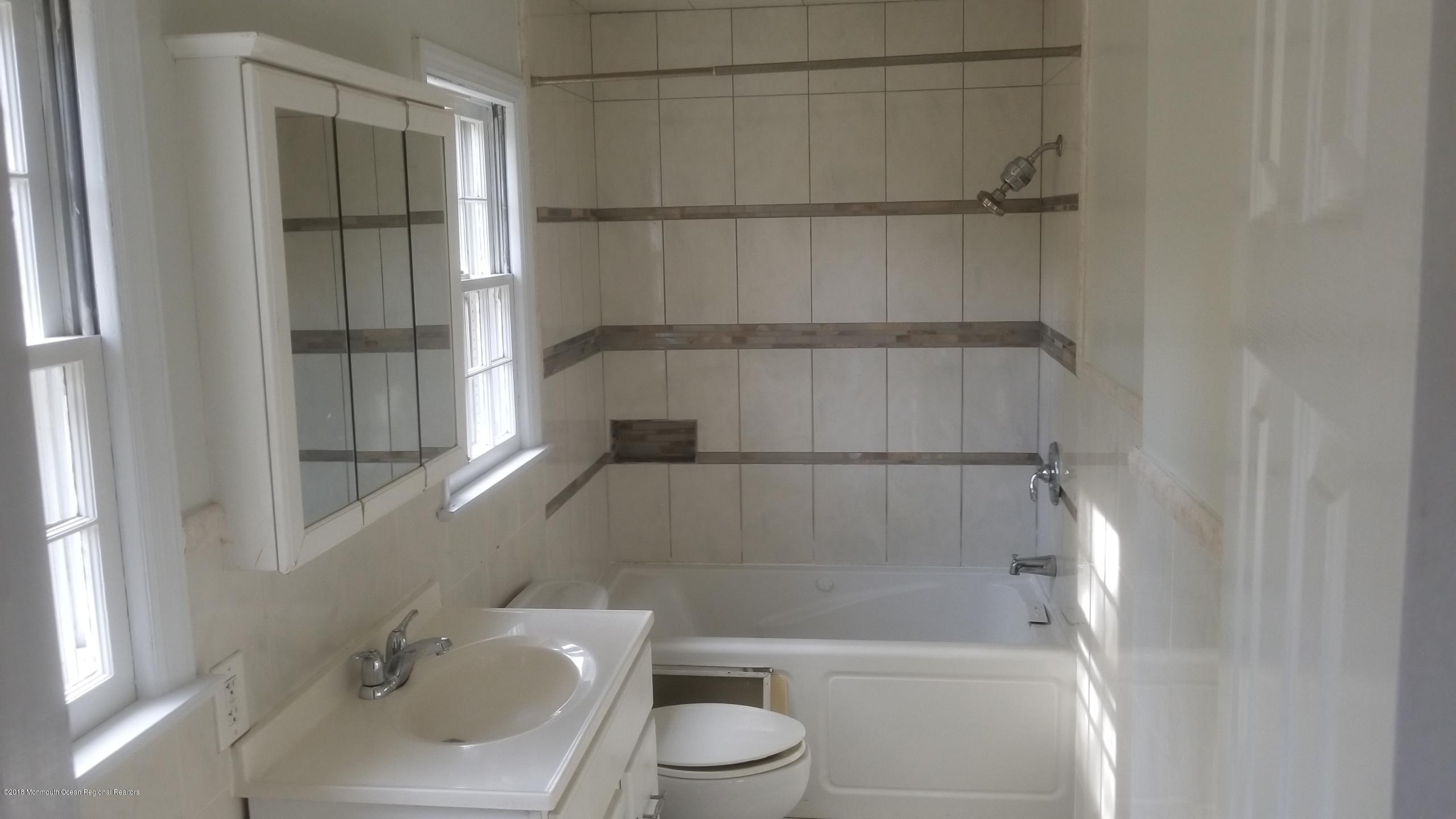 121 Adelphia Road Farmingdale, NJ 07727 - Photo 12 of 20 20181114_120616 (1)