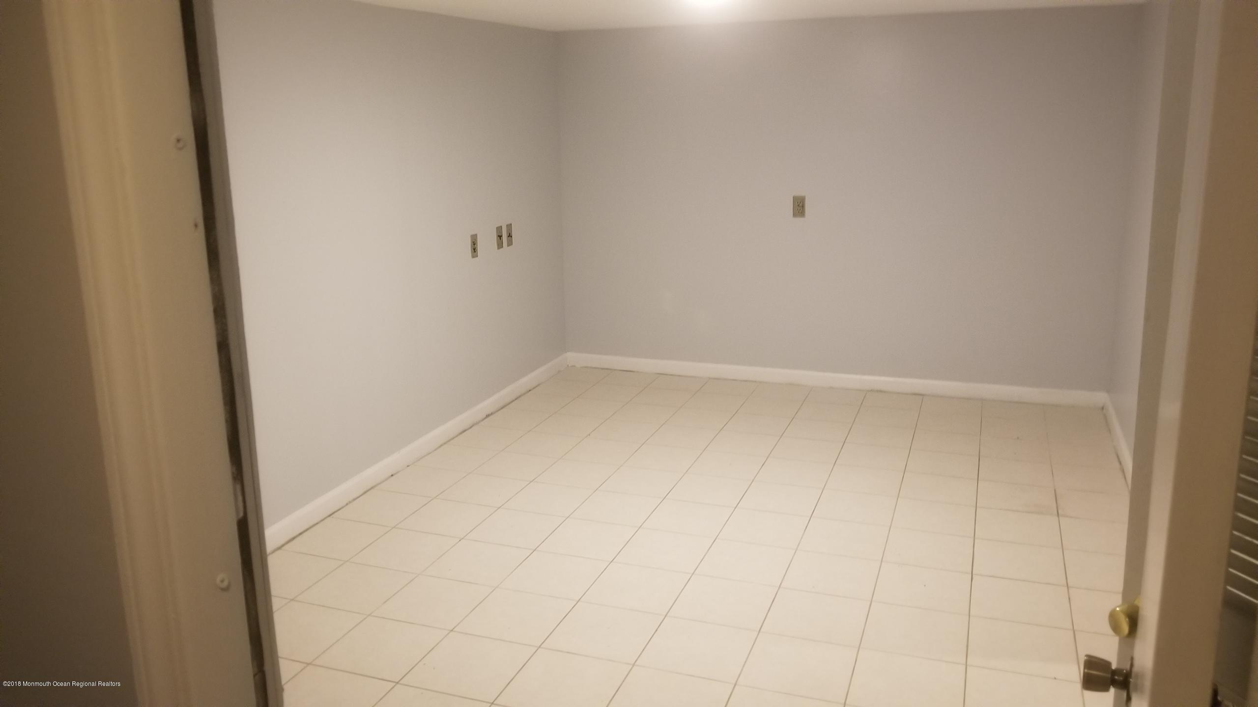 121 Adelphia Road Farmingdale, NJ 07727 - Photo 17 of 20 20181114_120714 (2)