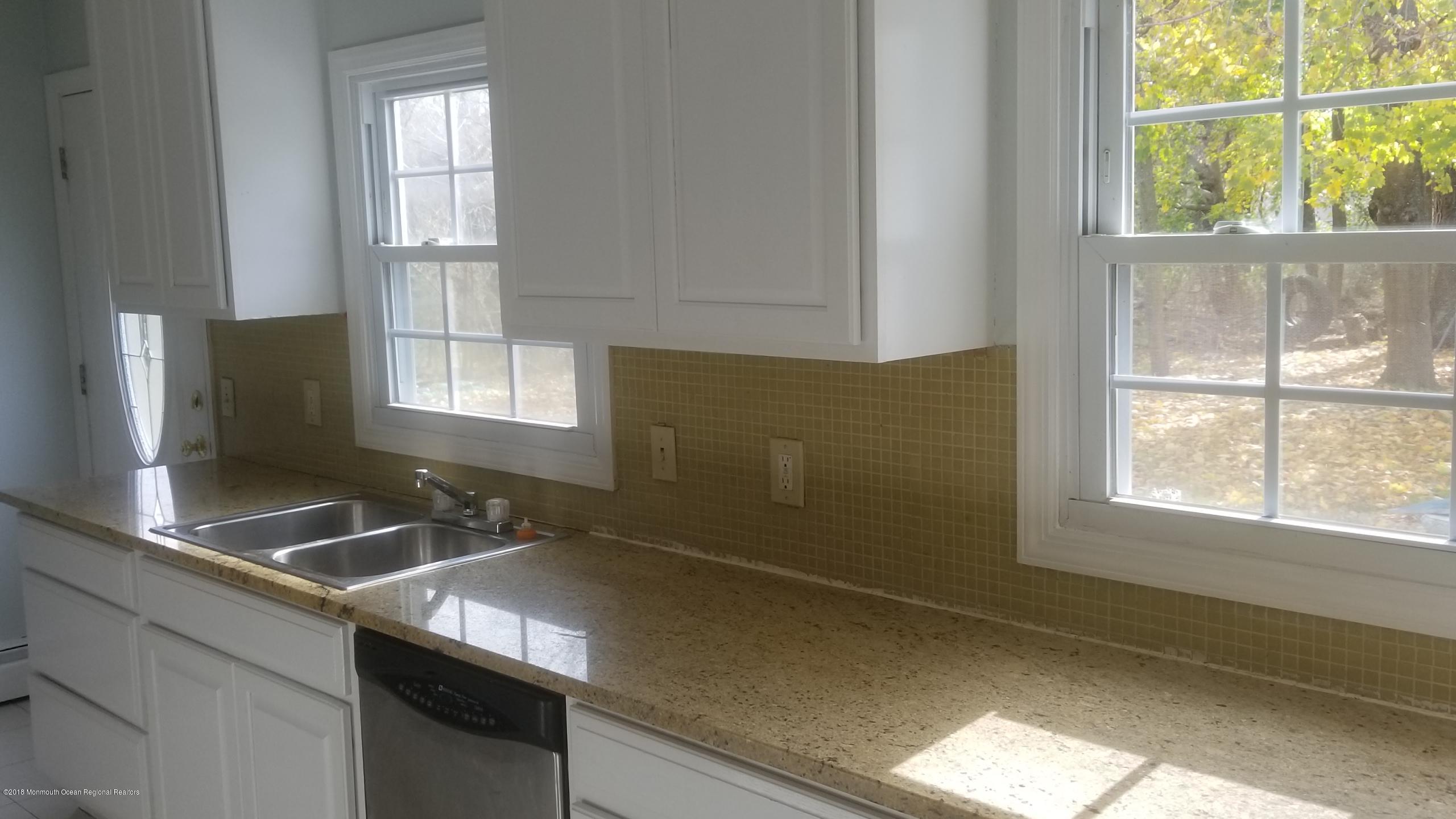 121 Adelphia Road Farmingdale, NJ 07727 - Photo 7 of 20 20181114_120345 (2)