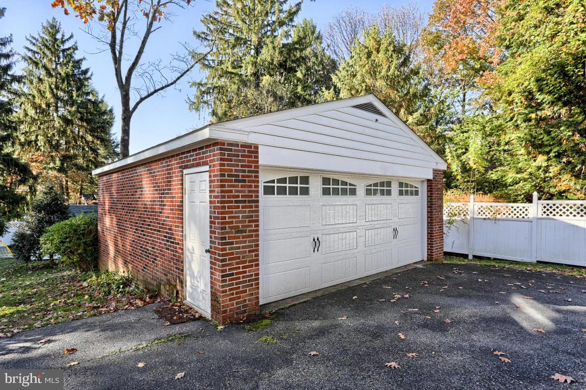 1504 Hillcrest Road Lancaster, PA 17603 - Photo 13 of 59 Gallery Image 13