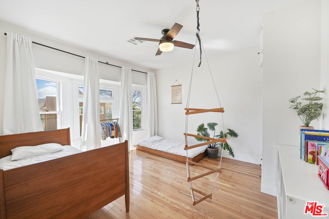5159 Meridian Street Los Angeles, CA 90042 - Photo 16 of 41 a living room with furniture