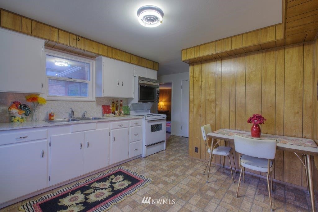13040 80th Avenue South Renton, WA 98178 - Photo 5 of 12