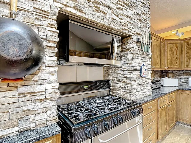 $450,000 | 2008 Strawberry Drive, Plant City, FL 33563