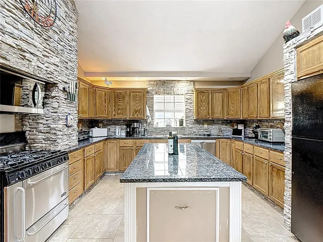 $450,000 | 2008 Strawberry Drive, Plant City, FL 33563