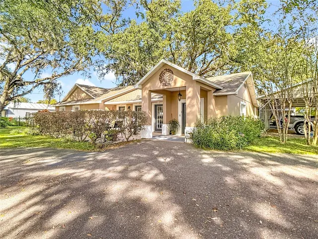 $450,000 | 2008 Strawberry Drive, Plant City, FL 33563