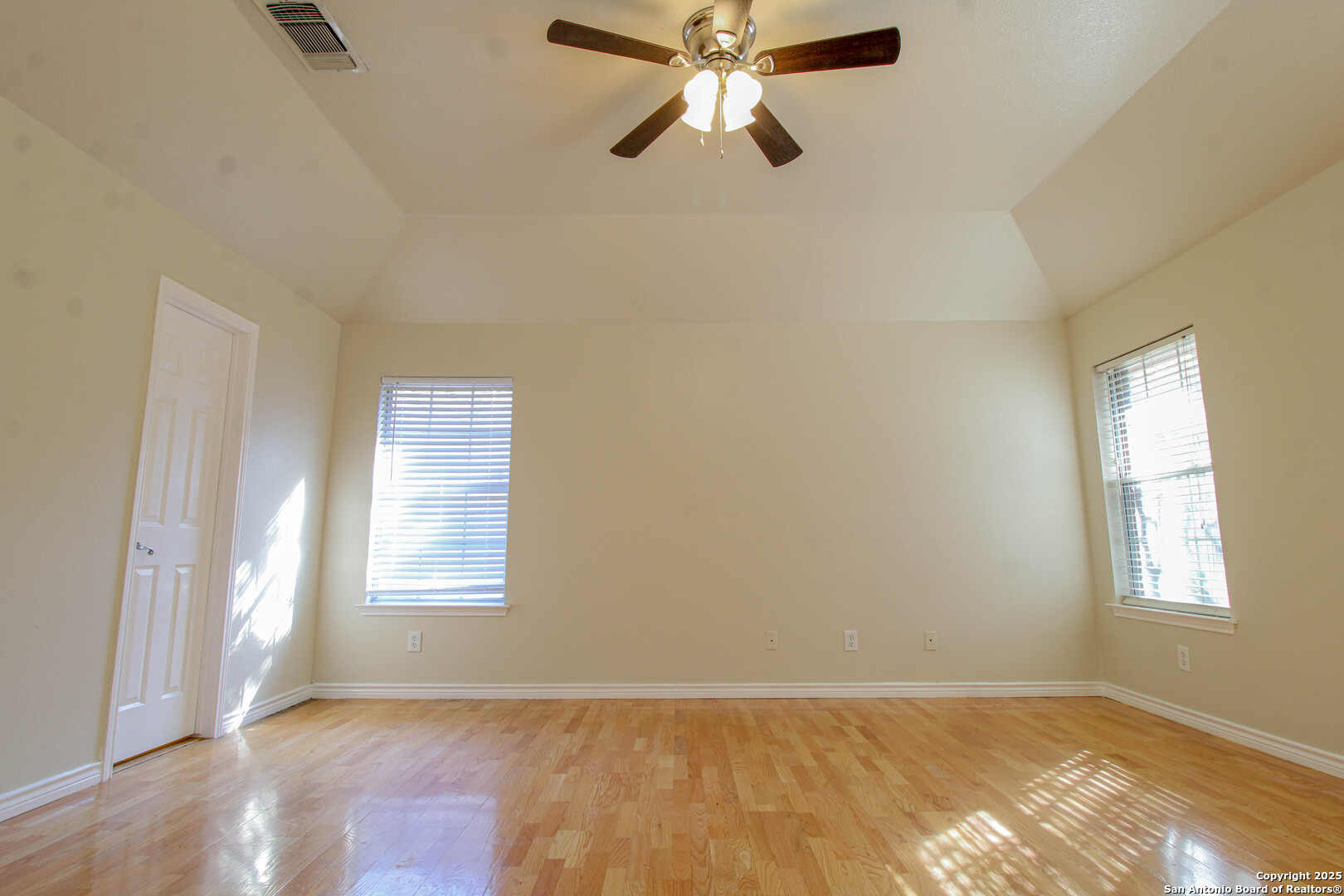 6703 Ridge Pl Street San Antonio, TX 78250 - Photo 19 of 44 an empty room with windows and fan