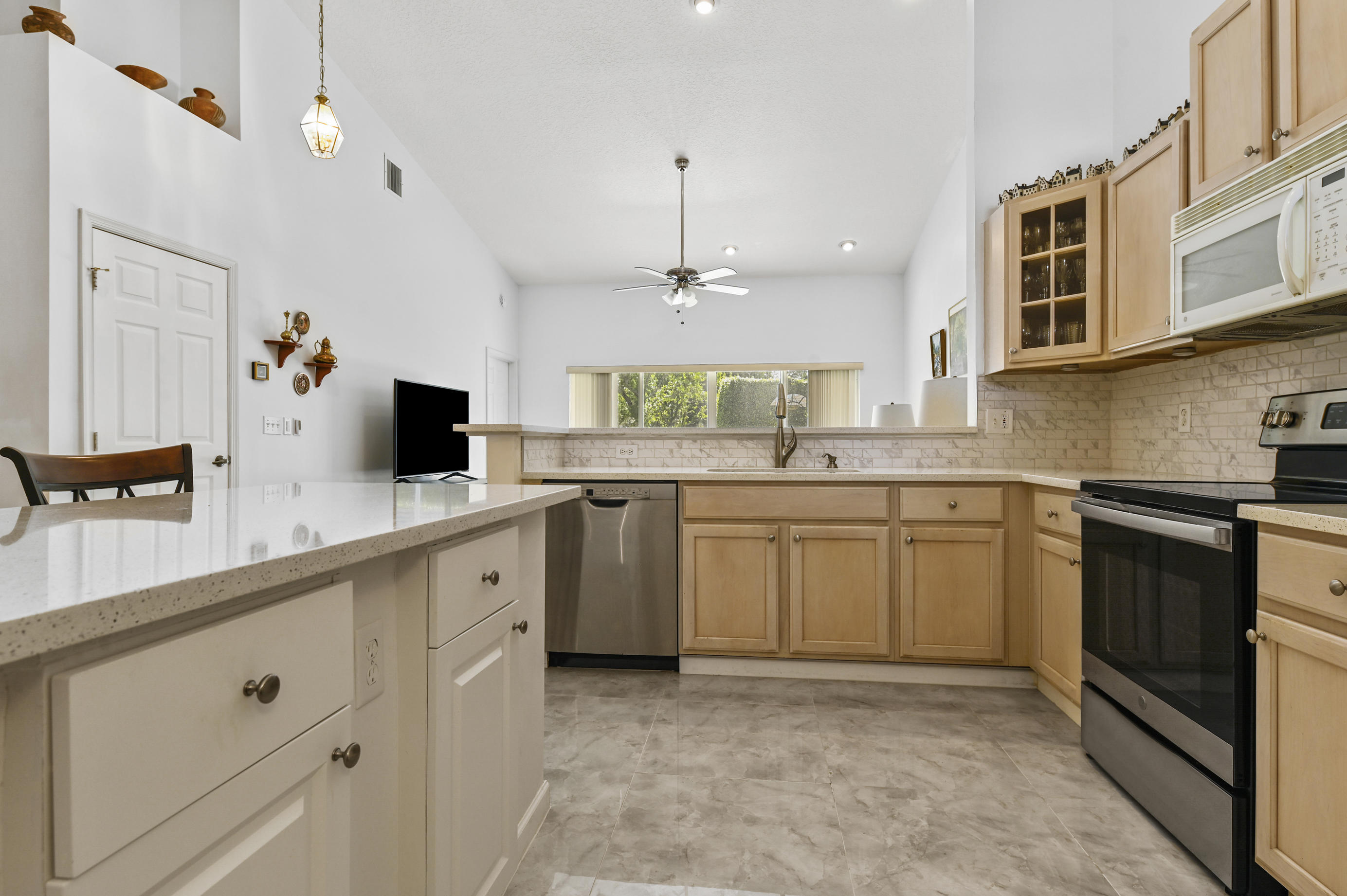 8566 Vía Serena Boca Raton, FL 33433 - Photo 5 of 14 04