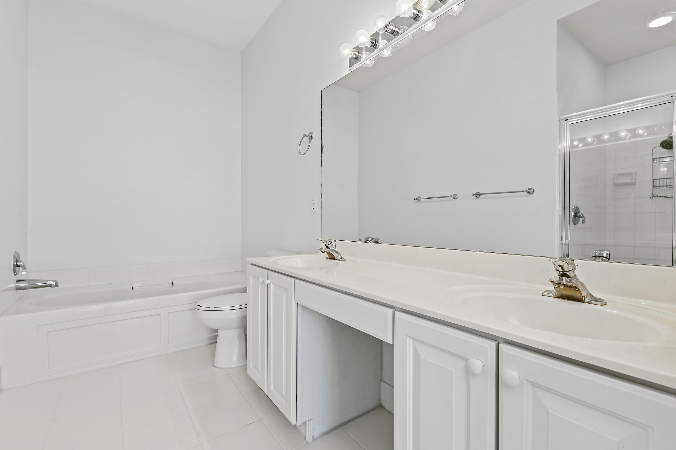 8566 Vía Serena Boca Raton, FL 33433 - Photo 10 of 14 09