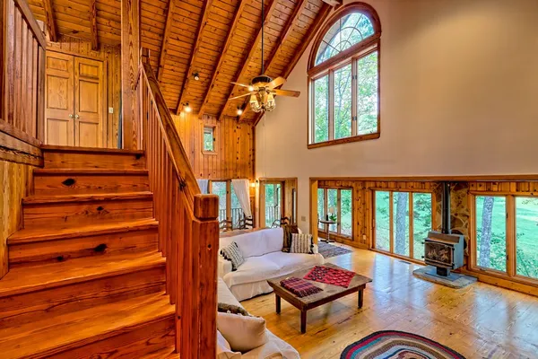 a view of a house with a yard