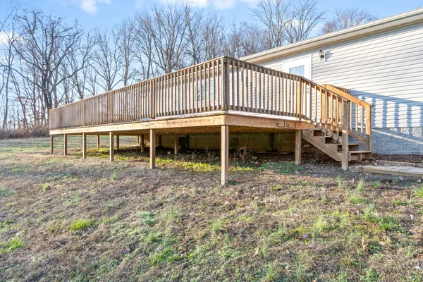a view of a house with backyard