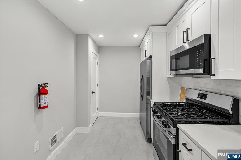 429 Wheatsheaf Road Roselle, NJ 07203 - Photo 14 of 39