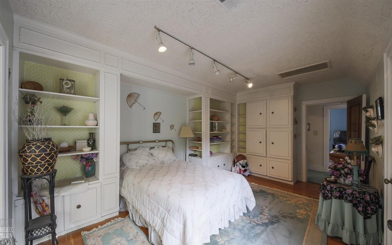 1015 Bishop Road Grosse Pointe, MI 48230 - Photo 32 of 55 31265379-31.JPG